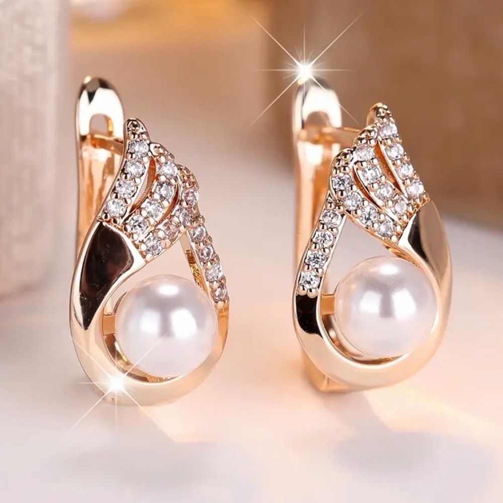Elegant Gold & Silver Pearl Earrings.